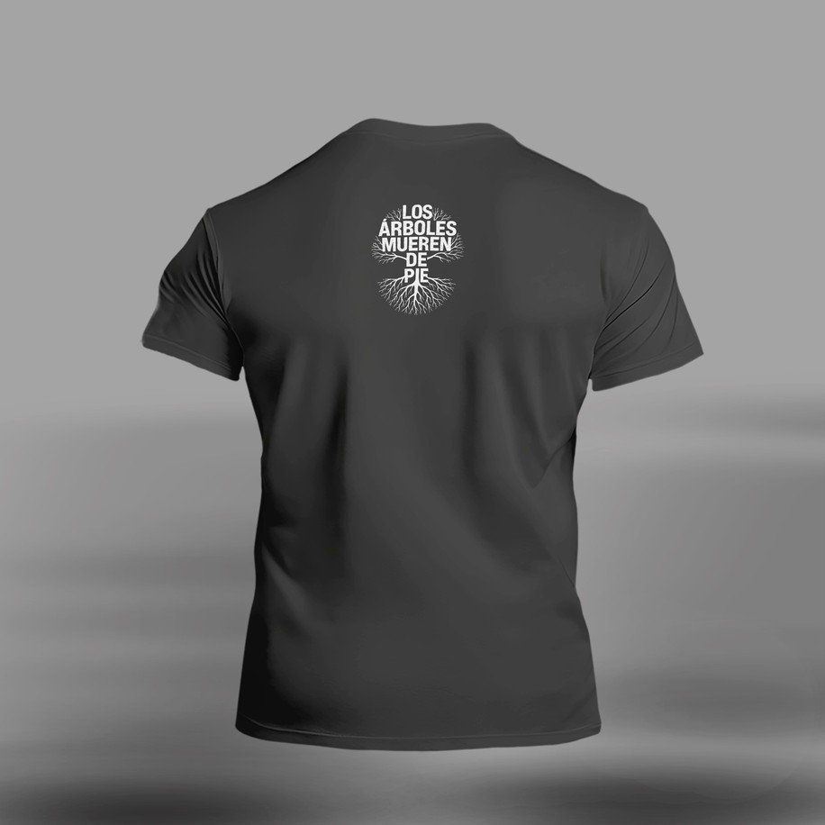 Remera Los Árboles Mueren de Pie, logo chico en la espalda